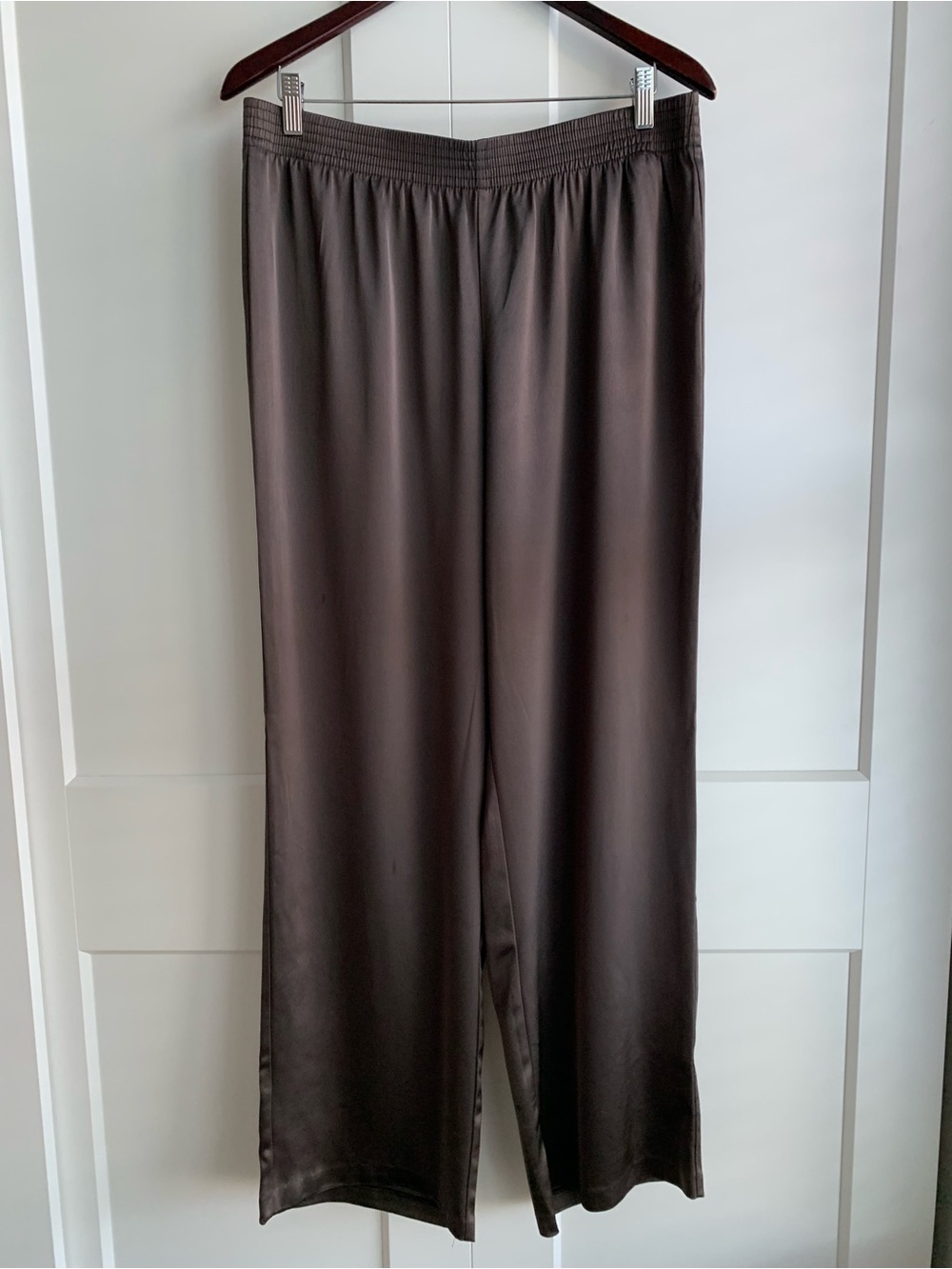 Babaton Women’s Satin Pant Elastic-Waist Wide Leg Pants in chocolate  size L